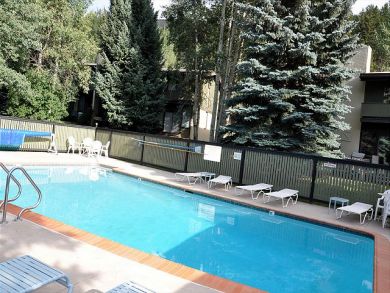 Three Bedroom Vacation Town Home with Loft & Hot Tub